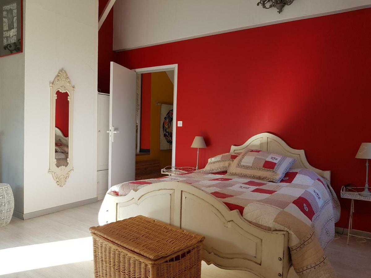 Bed and Breakfast Les Pinguelles Le Donjon Zewnętrze zdjęcie